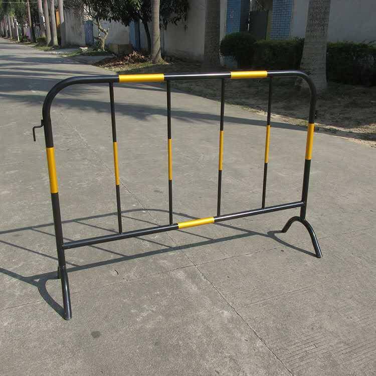 阿克苏可移动护栏价格/乌鲁木齐护栏厂家/新疆护栏网厂家