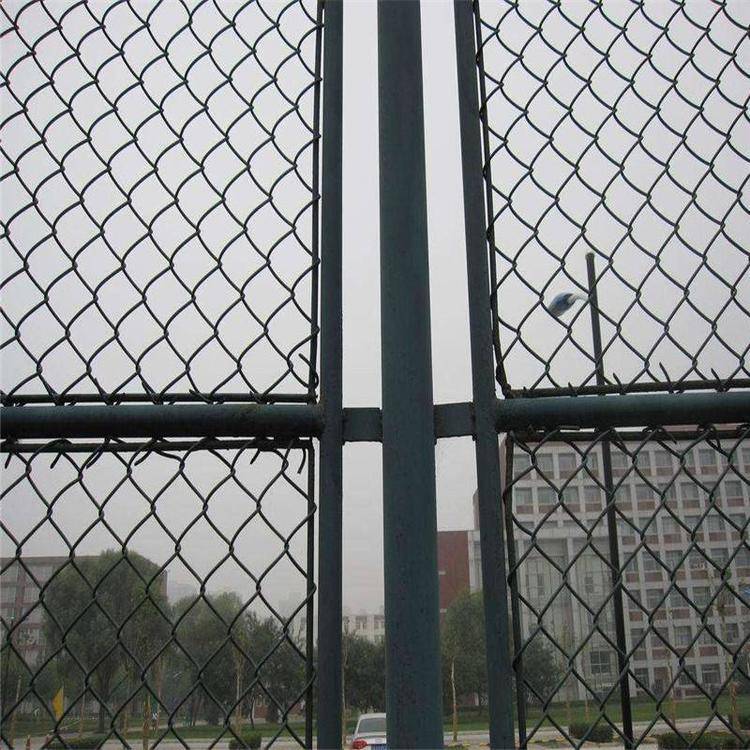 新疆足球场护栏有没有生产厂家/乌鲁木齐球场围栏厂家/新疆围栏网厂