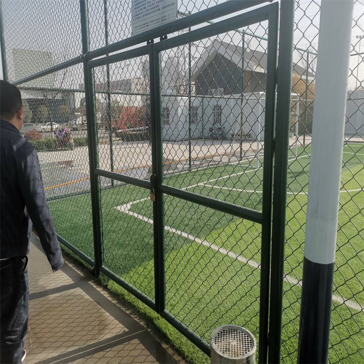 奎屯运动场护栏规格/乌鲁木齐球场围栏厂家/新疆围栏网厂