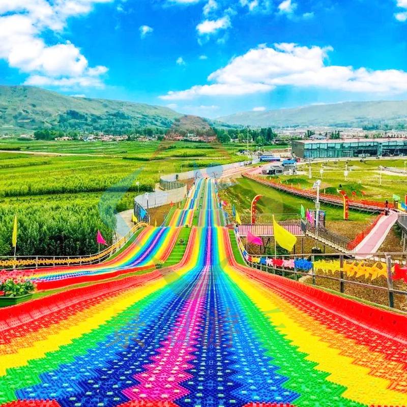 景阳游乐双人滑道四季彩虹滑道吸引游客