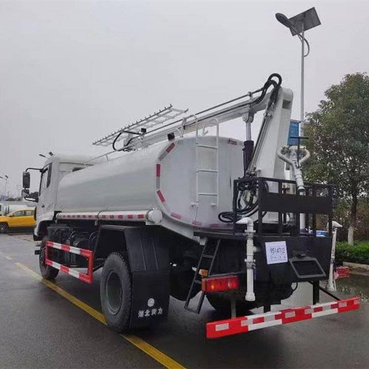 张掖光伏板清洗车东风天锦四驱清洗车