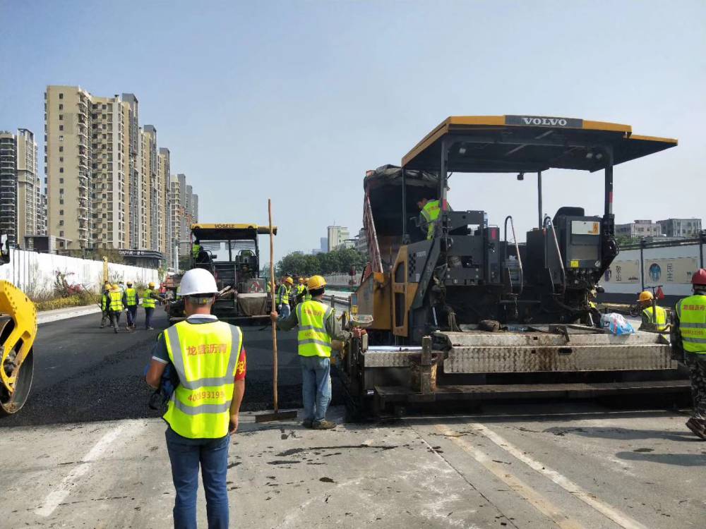 深圳罗湖沥青路面摊铺施工沥青混合料ac13