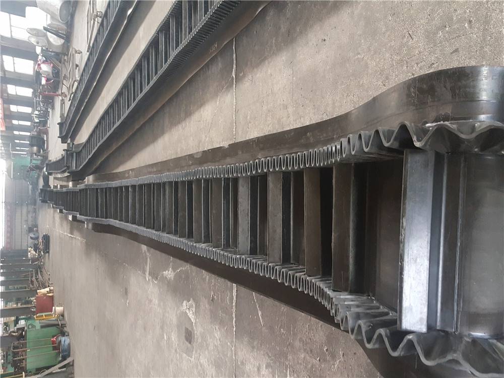 钢丝网提升带提升带带夹 挡边皮带 隔板输送带 黑色输送带 青岛输送带