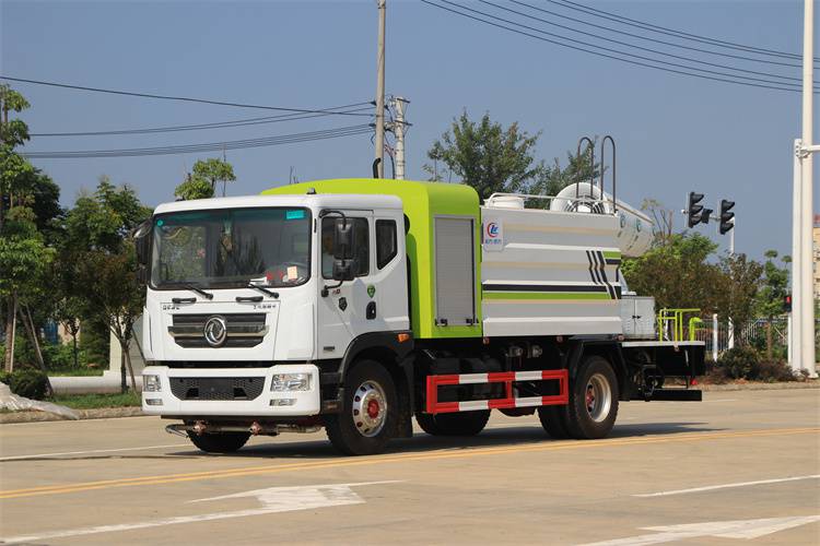 承接新疆用户订购路面洒水车/空气抑尘洒水车/***喷洒车