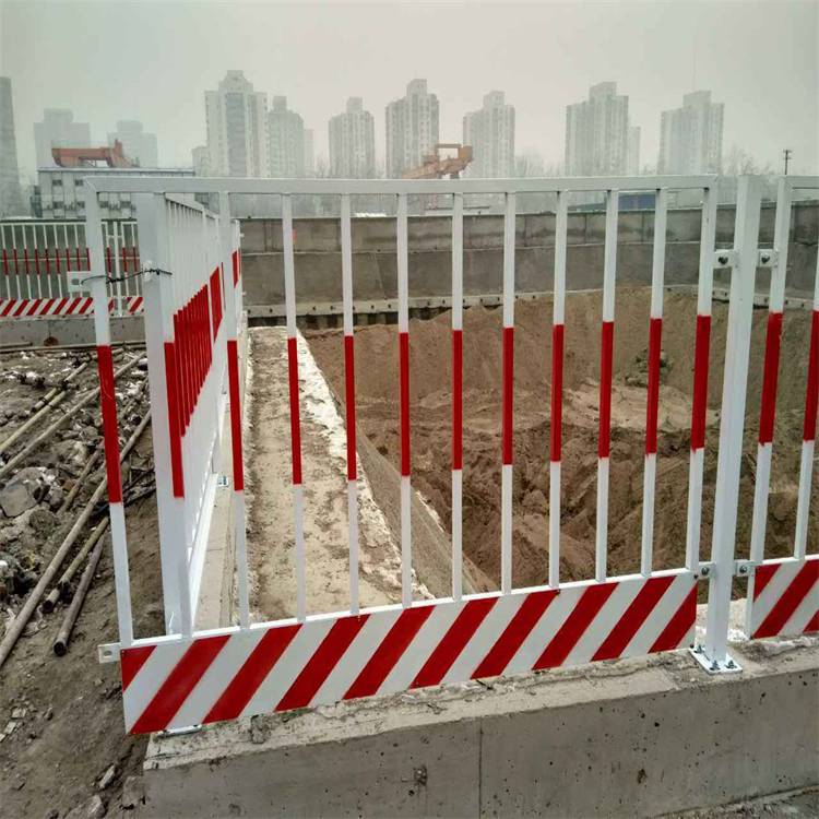昌吉基坑护栏介绍/乌鲁木齐护栏厂家/新疆护栏网厂家