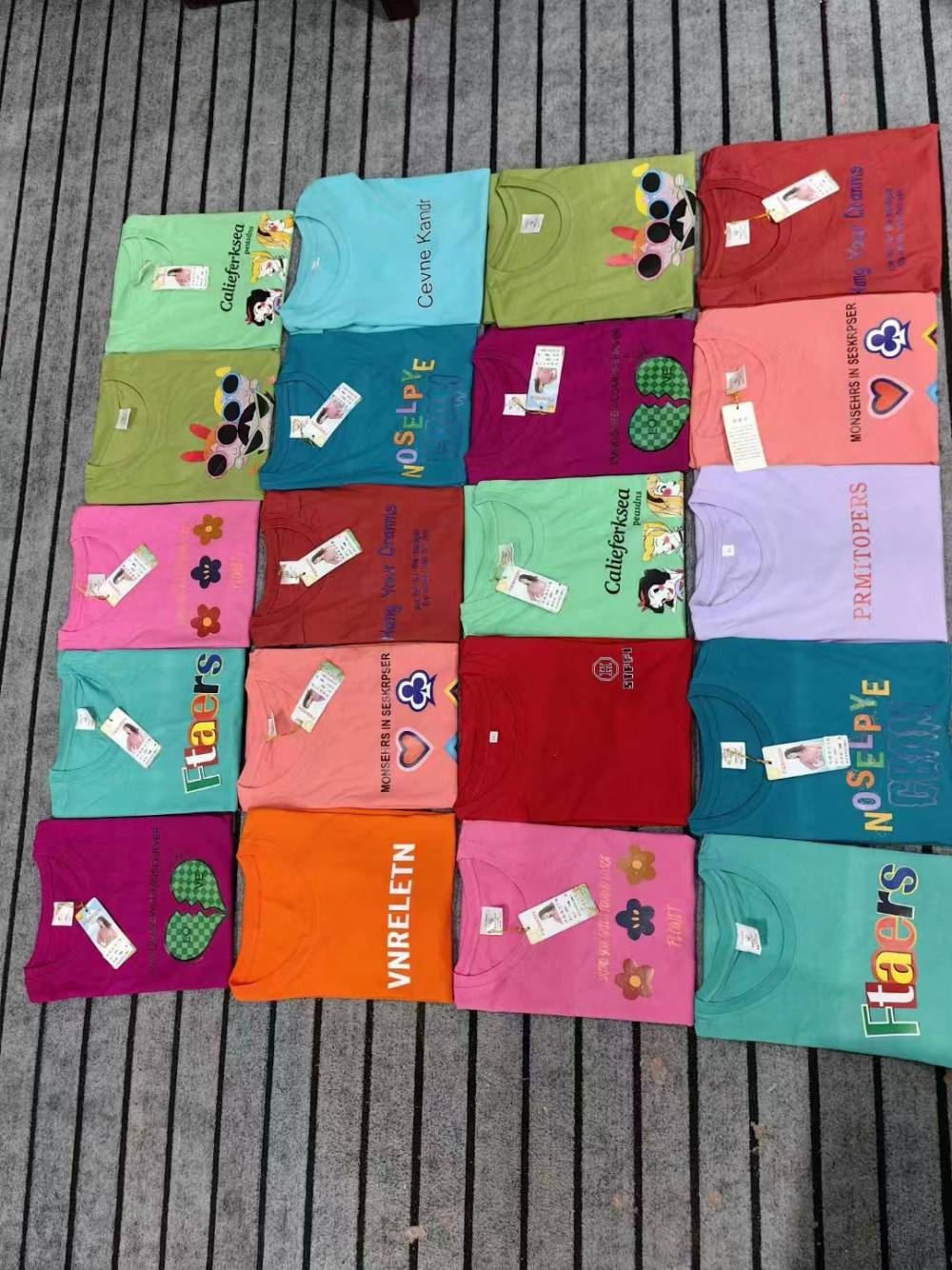 安徽阜阳农村赶集市场进货质量***休闲宽松大版T恤