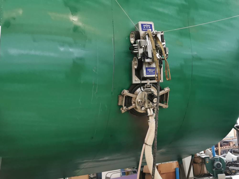 时代新科技人工智能爬壁机器人在船舶除锈中的应用