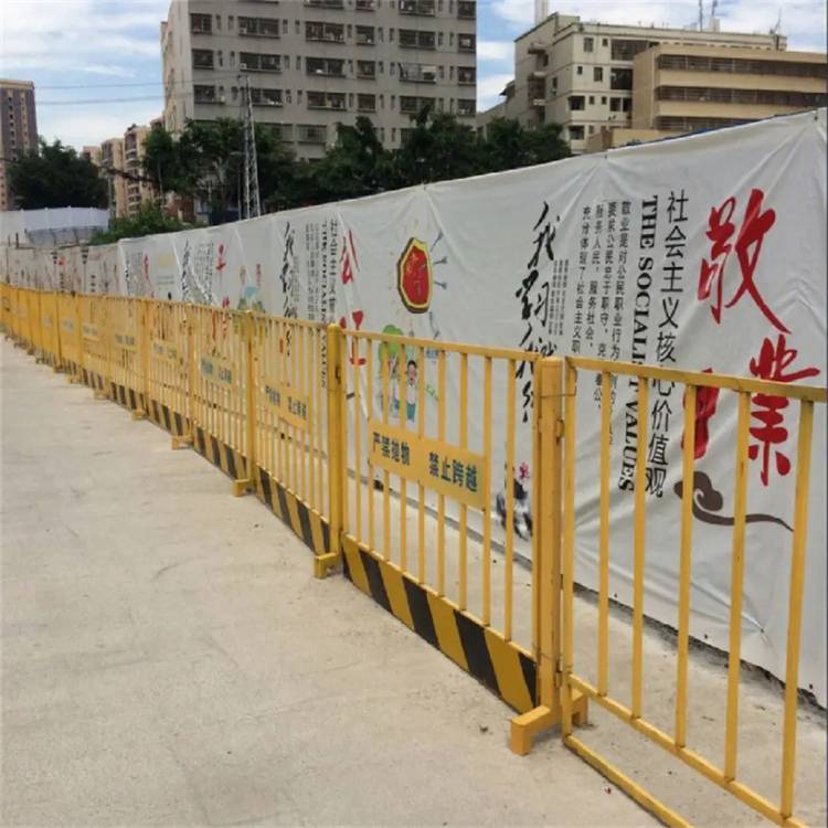 莎车临时护栏有没有生产厂家/乌鲁木齐护栏厂家/新疆护栏网厂家