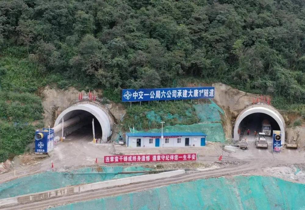 行业新闻九绵高速隧道正在掘进突破1000米大关