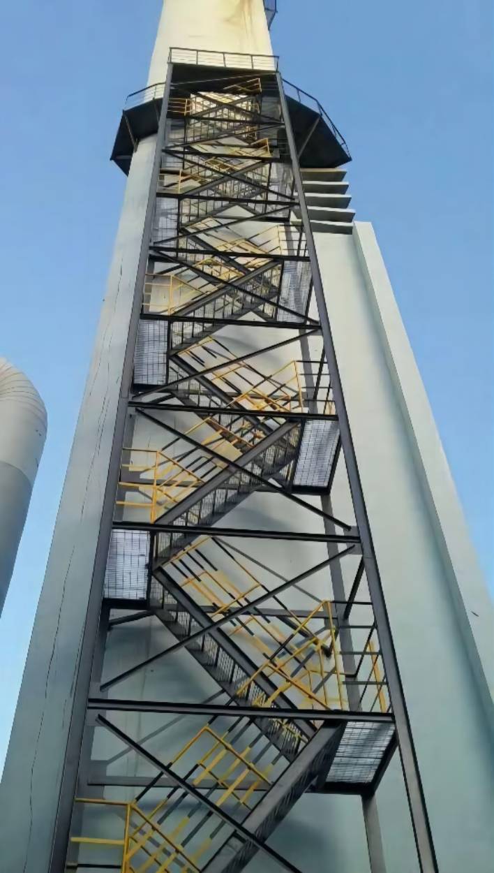 烟囱z形折返梯平台烟筒旋转爬梯安装施工