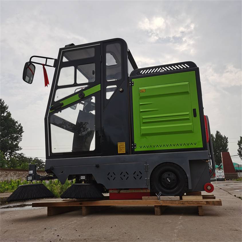 驾驶式电动扫路车 物业工业马路扫地车 电动全封闭式小区扫路车长期供应