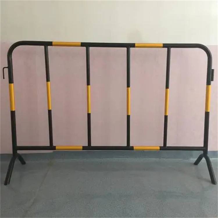 喀什临时护栏批发/乌鲁木齐护栏厂家/新疆护栏网厂家