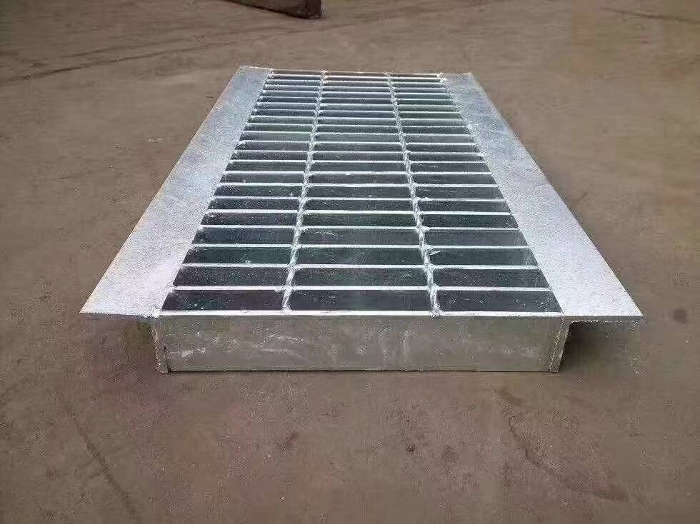 钢格栅景墙 停车场钢格栅板财润丝网 人工钢格栅长期供应