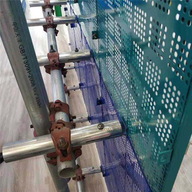 吉林外架钢板网 高层施工外挂网 现代标准化工地 规格可定制