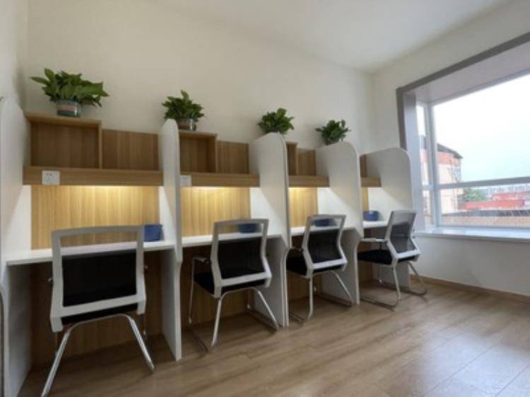 周口备考自习室用木质学习桌椅生产厂家众思创家具