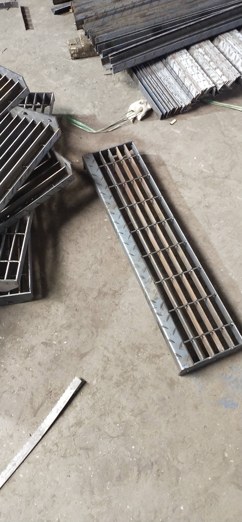 通道钢格栅 洗车钢格栅财润丝网 g503钢格栅可根据要求定做