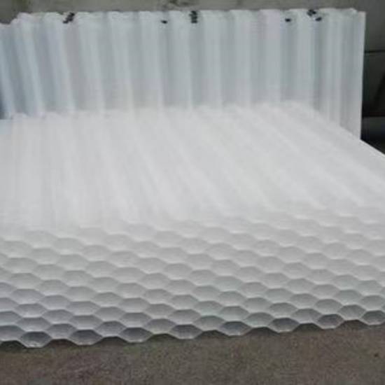 四子王旗沉淀池斜管填料更换污水处理六角蜂窝玻璃钢现货批发