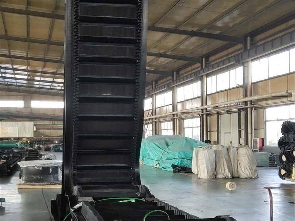 钢丝绳提升带 大倾角挡边带 大倾角挡边传送带 橡胶运输带 青岛输送带