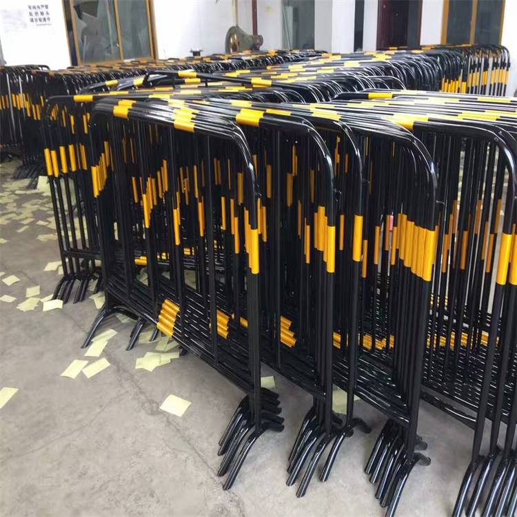 阿勒泰临时隔离护栏销售/乌鲁木齐护栏厂家/新疆护栏网厂家