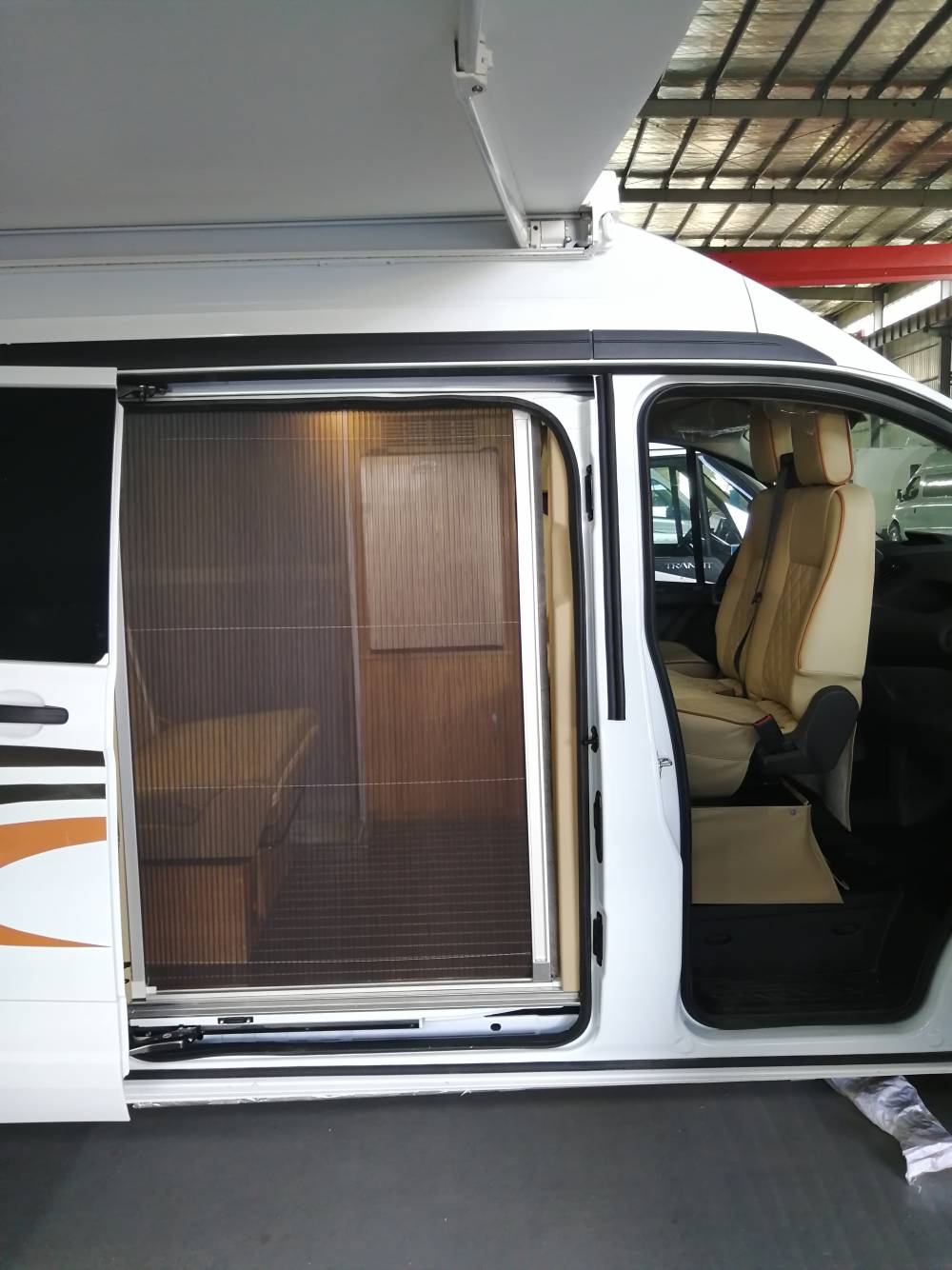 四川巴中福特新全顺c型房车