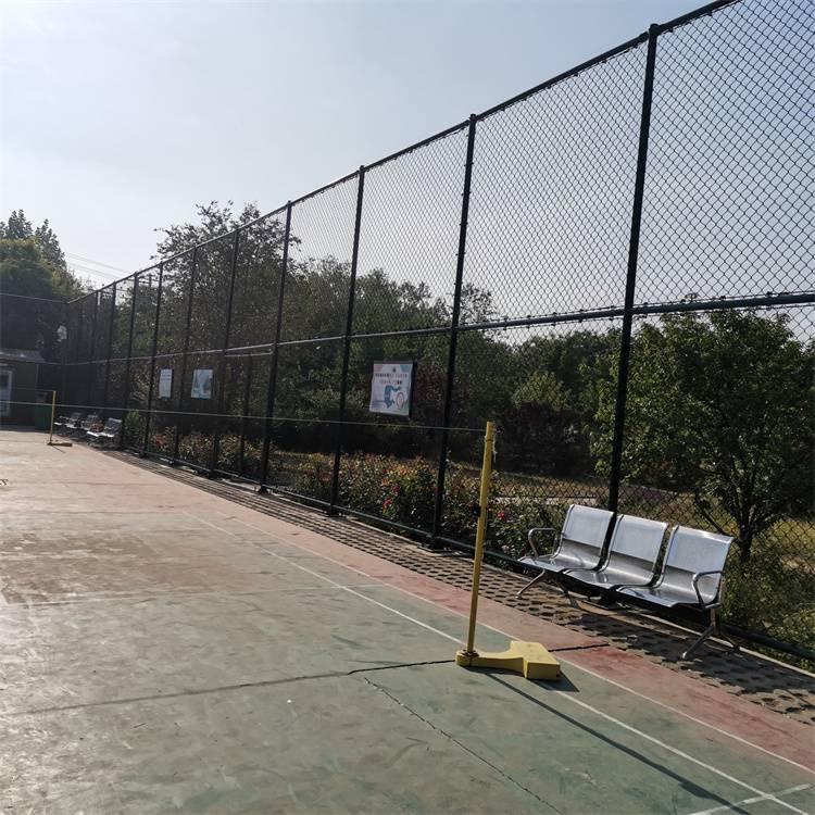 和田足球场护栏销售/乌鲁木齐球场围栏厂家/新疆围栏网厂