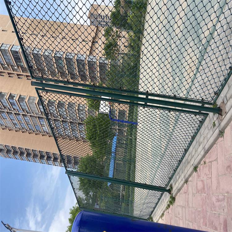哈密羽毛球场护栏价格/乌鲁木齐球场围栏厂家/新疆围栏网厂
