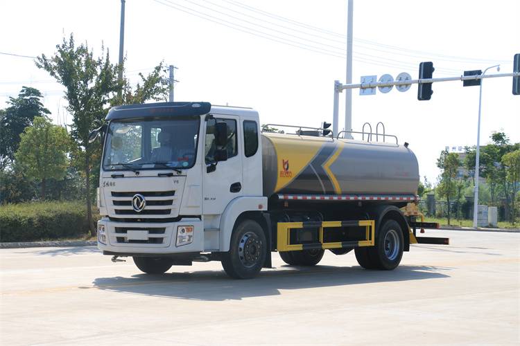 鹤壁东风12吨洒水车