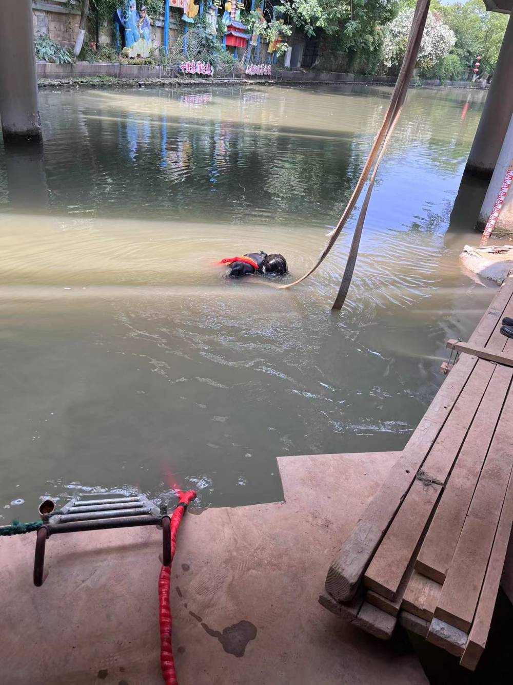 临汾周边污水池水下打捞-青山郭外斜。---浪淘沙水工