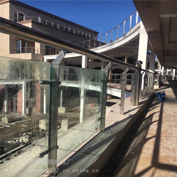 20000W激光切割 工程不锈钢护栏 不锈钢玻璃立柱 定制不锈钢立柱