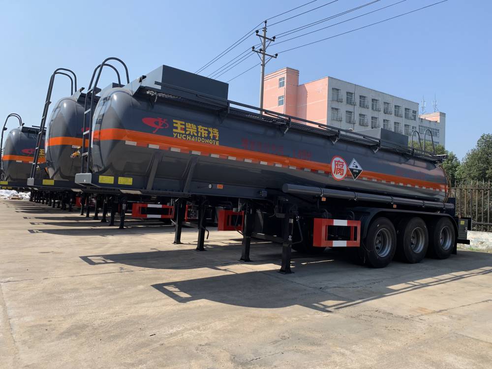 玉柴东特半挂车,钢衬塑罐车, 耐酸碱运输罐车现车销售