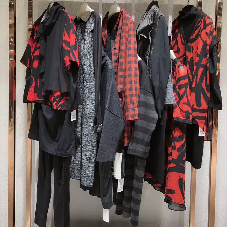 【浪漫一身女装品牌折扣羽绒服工厂休闲直播杭州品牌尾货加盟浙江绍兴