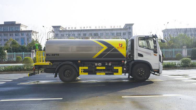 路面洒水车车/12吨洒水车/***喷雾车