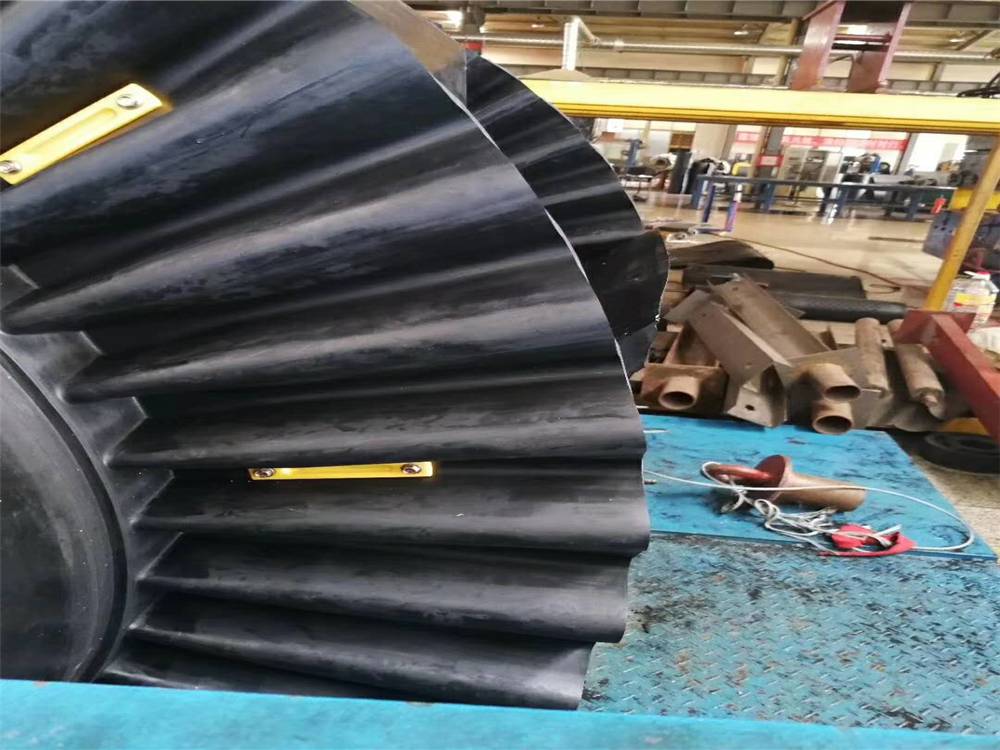 钢丝网提升带提升带带夹 耐磨挡边输送带 挡边皮带 耐酸碱白色橡胶输送 青岛输送带