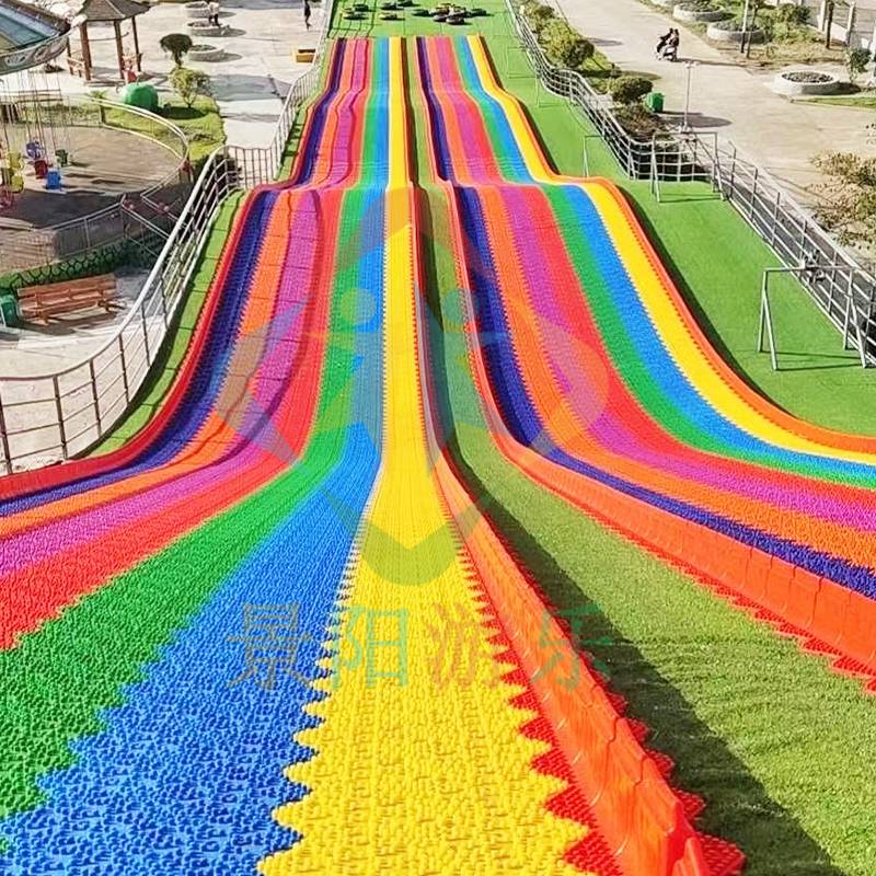 景阳游乐双人滑道四季彩虹滑道吸引游客