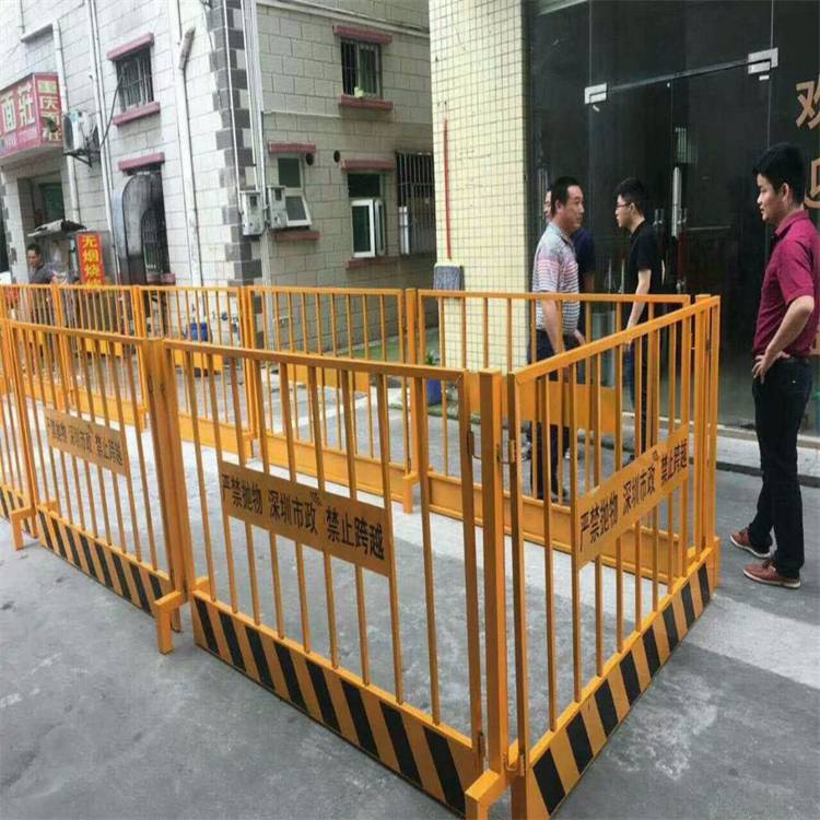 博乐临时护栏介绍/乌鲁木齐护栏厂家/新疆护栏网厂家