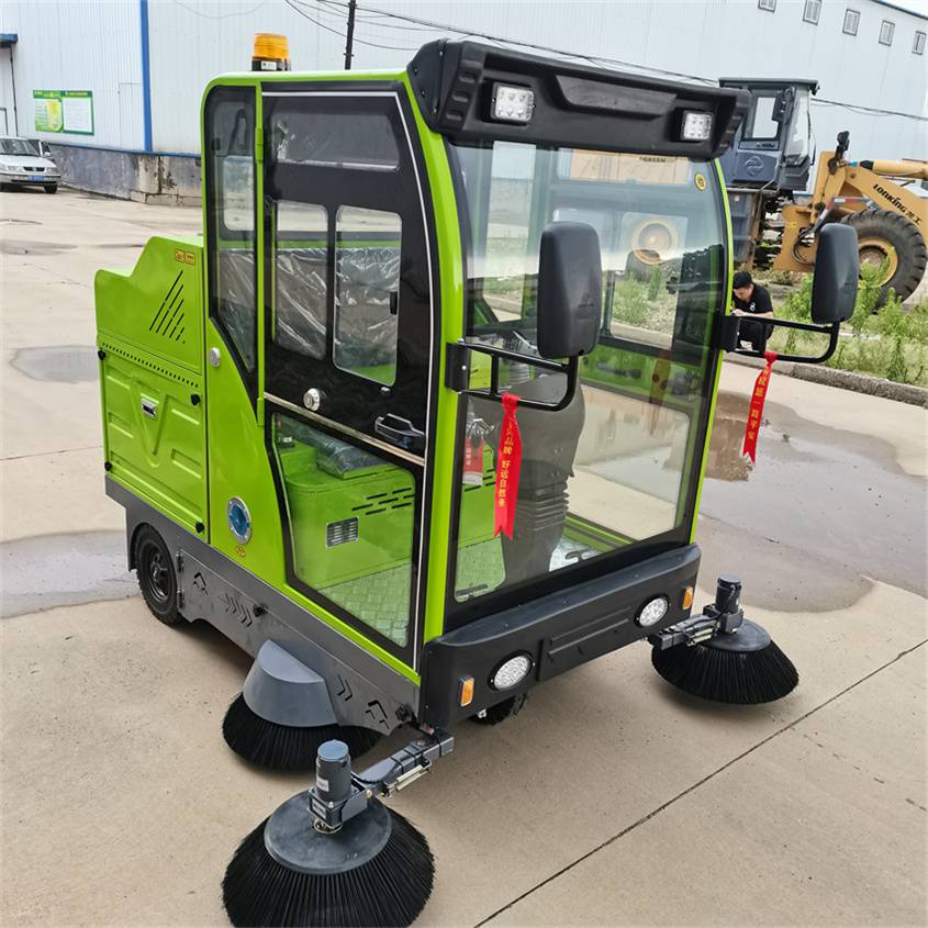 驾驶式电动扫路车 物业工业马路扫地车 电动全封闭式小区扫路车长期供应