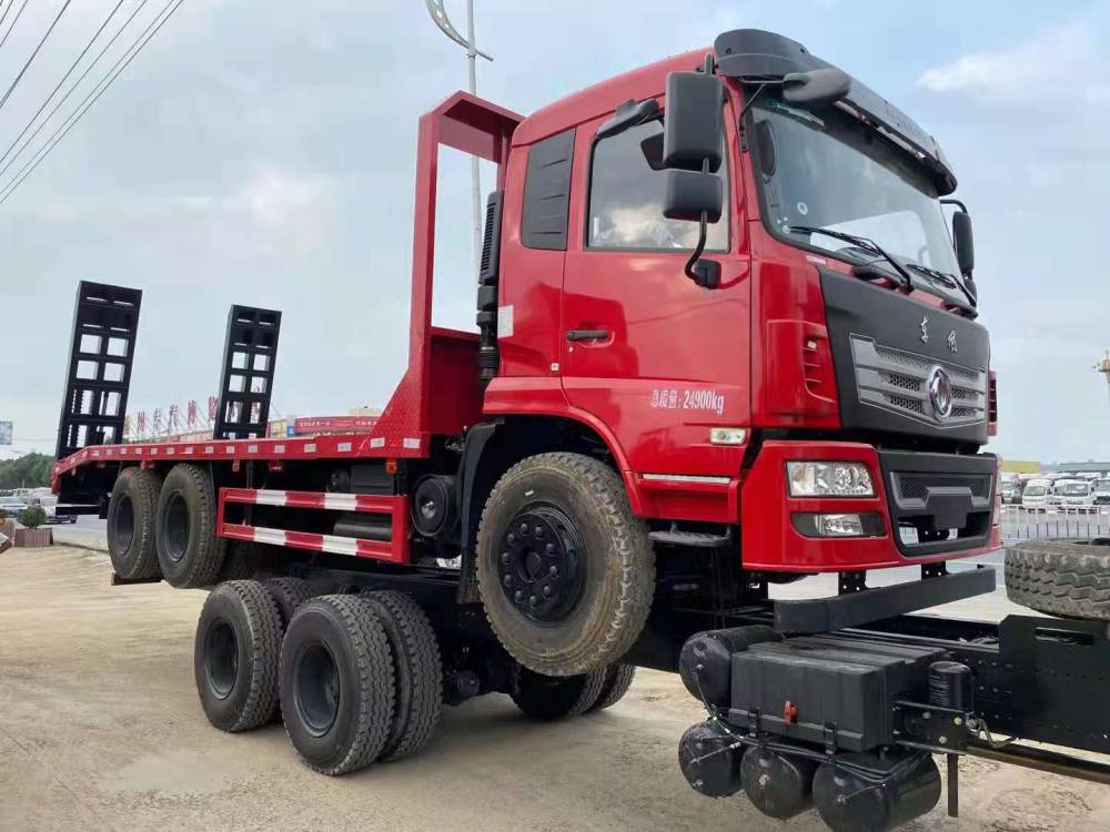 国六东风单桥板车-拉挖机的平板运输车