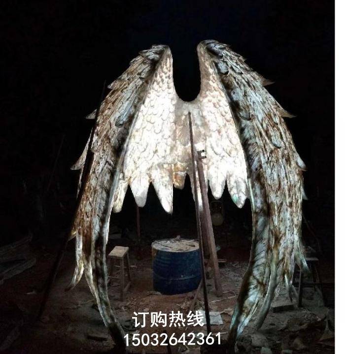 彩绘翅膀雕塑厂家 校园玻璃钢雕塑 卡通翅膀雕塑供货商 公园雕塑