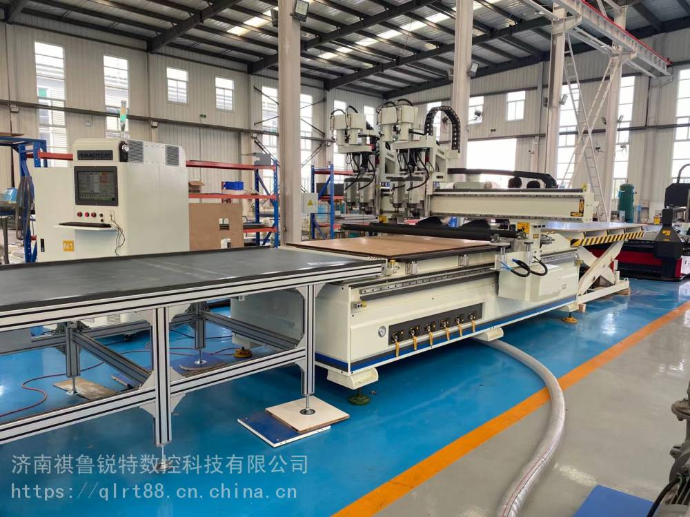 海安衣柜开料机定制家具开料机自动上下料自动贴标