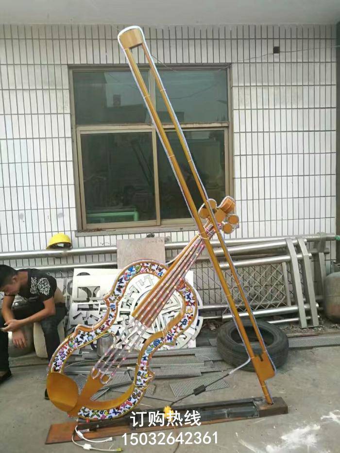 镂空小提琴雕塑厂家 玻璃钢价值观雕塑 灯光小提琴雕塑供应 动态雕塑