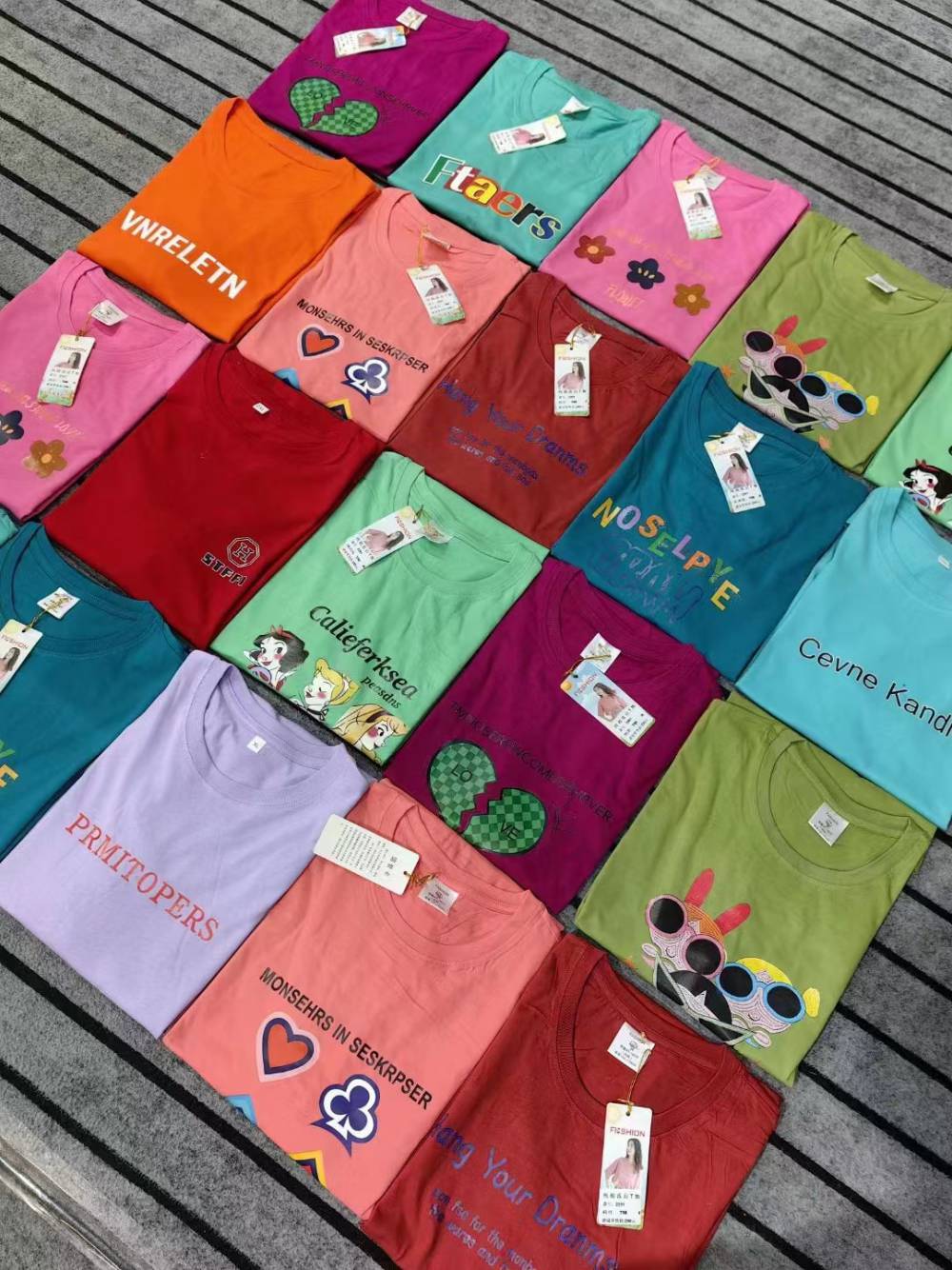 安徽阜阳农村赶集市场进货质量***休闲宽松大版T恤