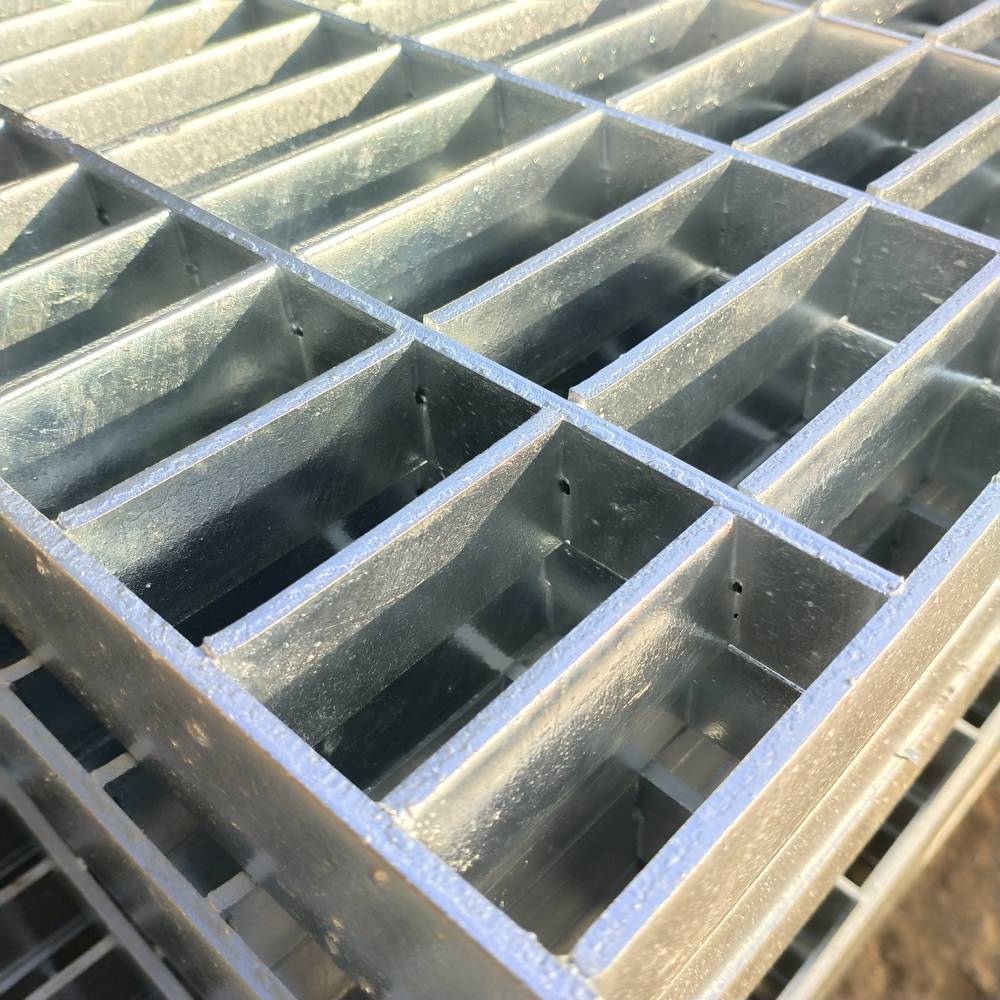 钢格栅景墙 停车场钢格栅板财润丝网 人工钢格栅长期供应