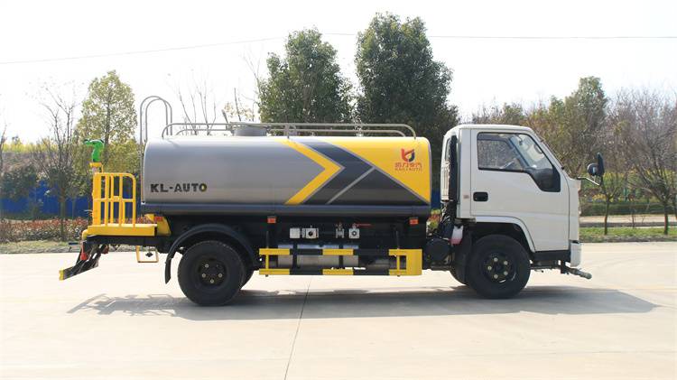 华神东风12吨洒水车