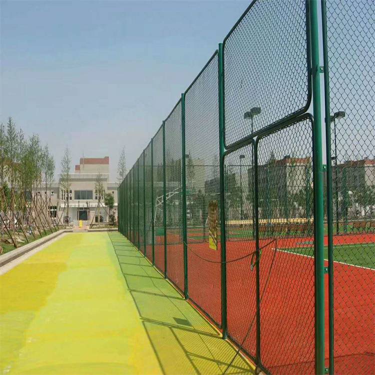 乌鲁木齐网球场护栏规格/乌鲁木齐球场围栏厂家/新疆围栏网厂