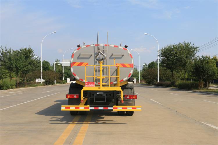 供应山西地区东风10方绿化洒水车