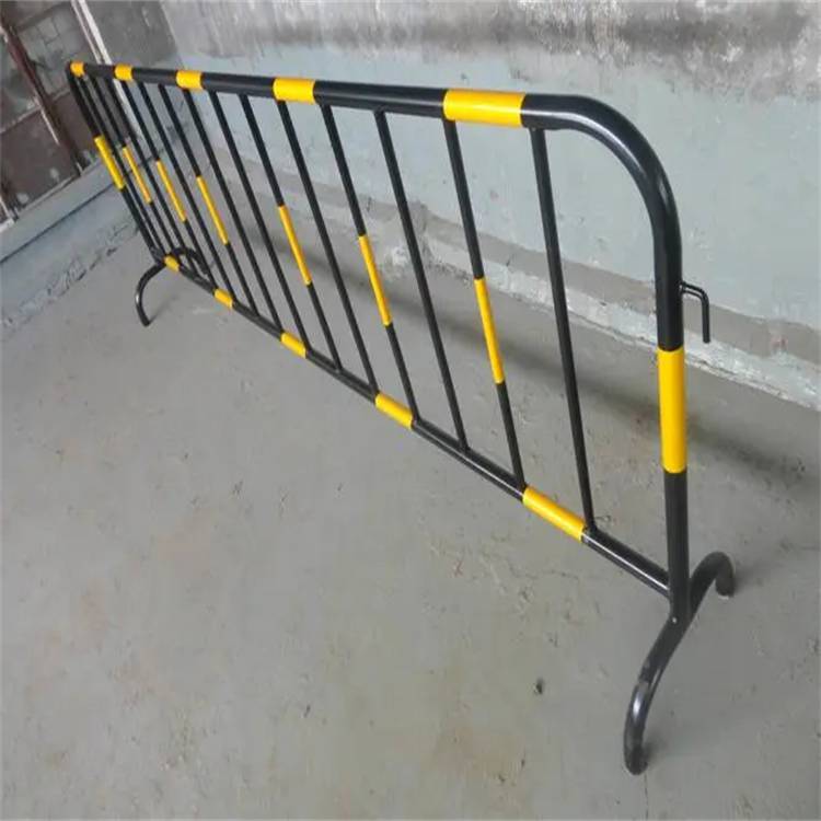 喀什车间隔离护栏生成厂家在哪/乌鲁木齐护栏厂家/新疆护栏网厂家