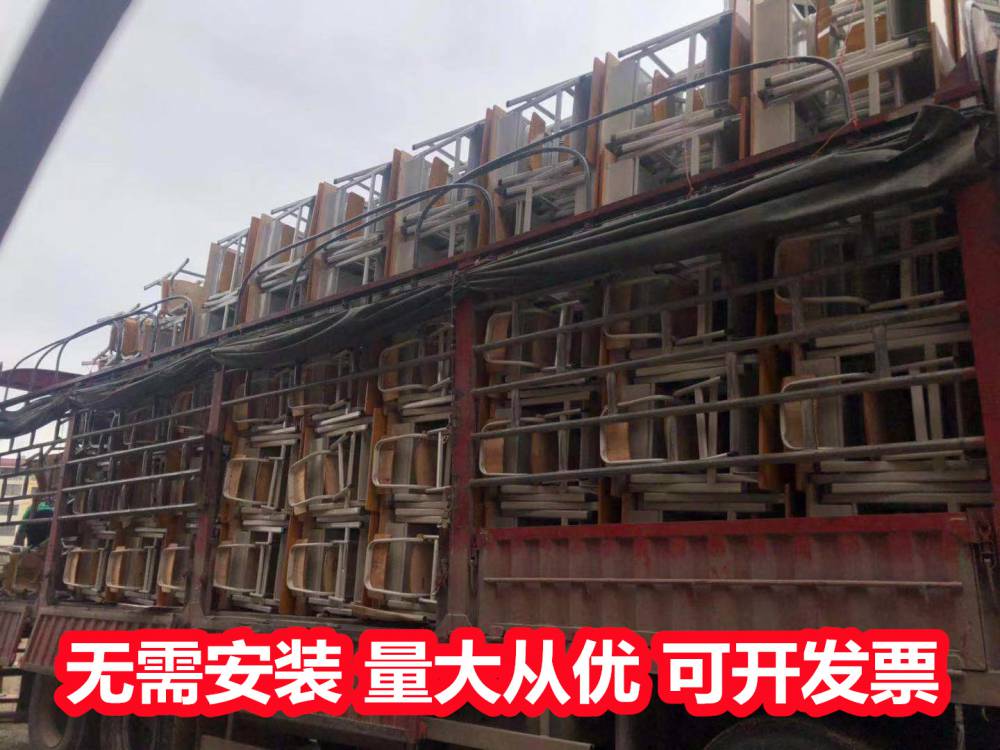 南宁西乡塘单人课桌椅 杂木课桌椅 三十秒前新的