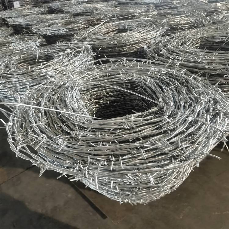 和田铁丝网生成厂家在哪/乌鲁木齐刺丝围栏厂家/新疆铁丝网厂家
