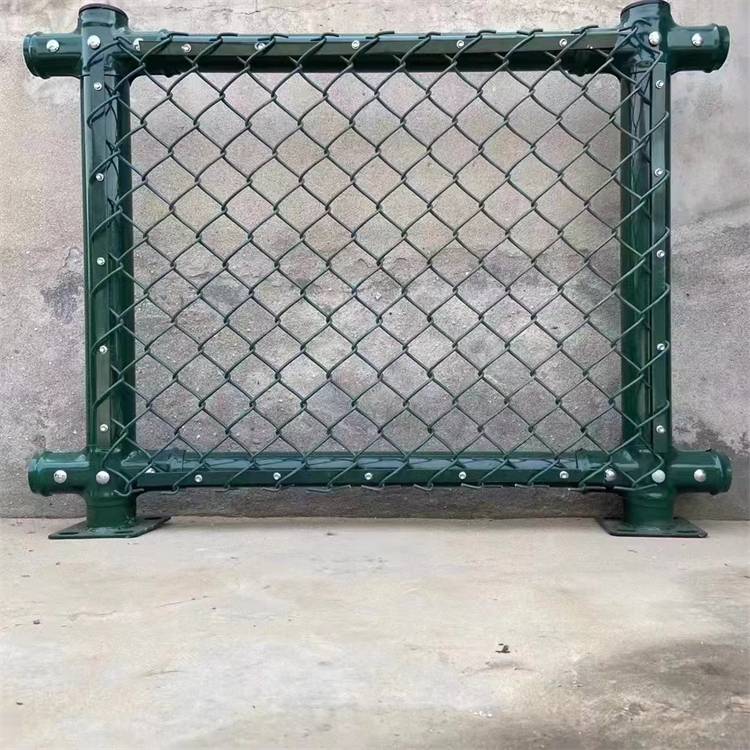 博乐足球场护栏批发/乌鲁木齐球场围栏厂家/新疆围栏网厂