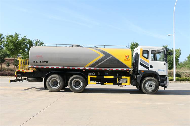 鹤壁东风12吨洒水车